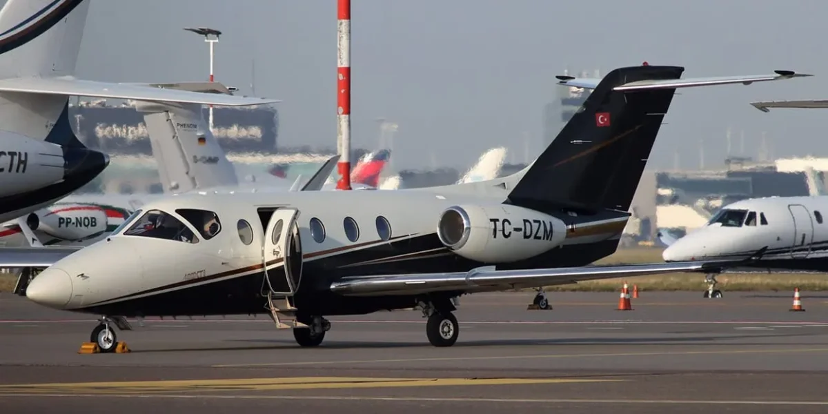 Lumina Sfântă a ajuns în România. Zbor special din Orient, detalii despre aeronavă