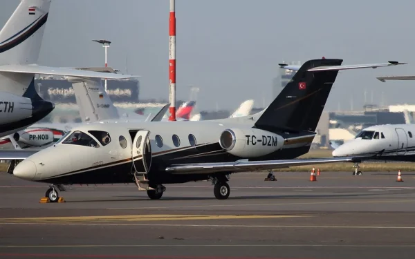 Lumina Sfântă a ajuns în România. Zbor special din Orient, detalii despre aeronavă