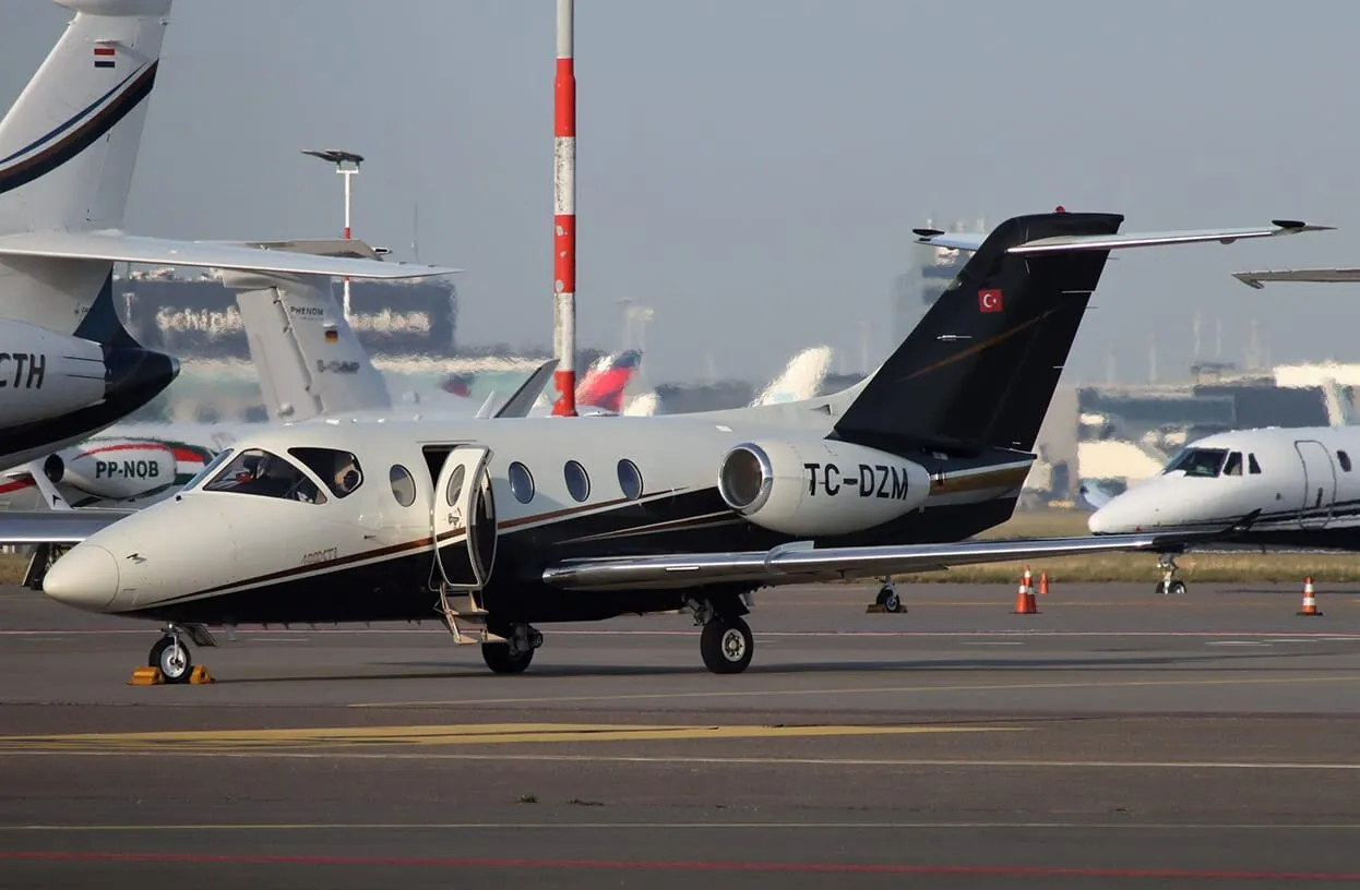 Lumina Sfântă a ajuns în România. Zbor special din Orient, detalii despre aeronavă