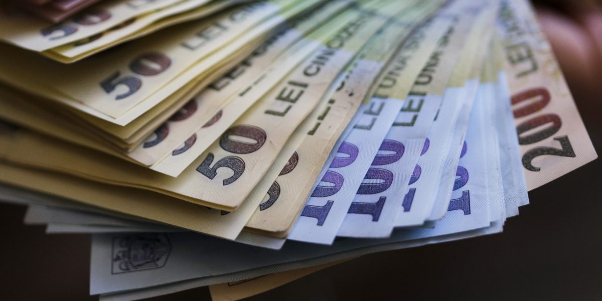 Magistrații cu vechime, pe cale să primească salarii MĂRITE cu 50%