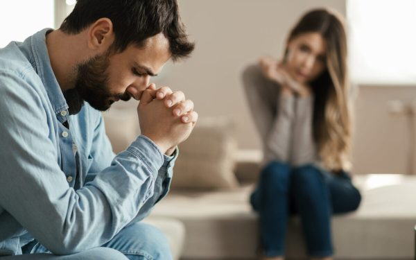 Aproape jumătate din români renunță la vacanțe. Ce alte cheltuieli pică?