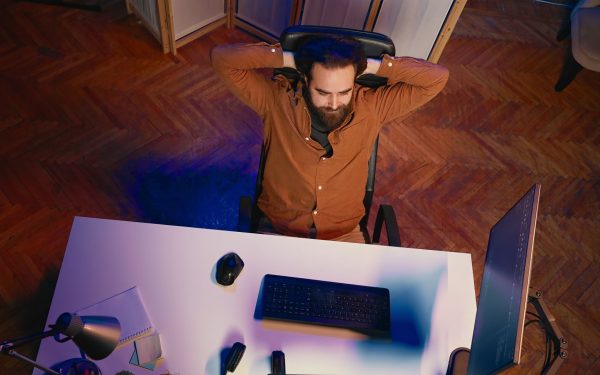 Bărbații inteligenți, mai liberali: un studiu răstoarnă așteptările