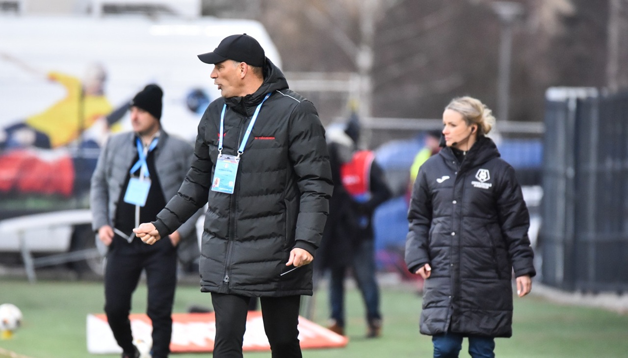 Antrenorul secund de la Miercurea Ciuc, critic dur după eșecul cu Petrolul Antrenorul secund al echipei Miercurea Ciuc, Barna Bajko, și-a exprimat nemulțumirea față de jocul și atitudinea jucătorilor după înfrângerea categorică suferită în fața Petrolului, în etapa cu numărul 3 din play-out