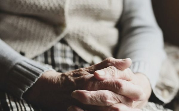 Bătrână din Italia, țepuită cu 200.000 de euro într-o schemă falsă