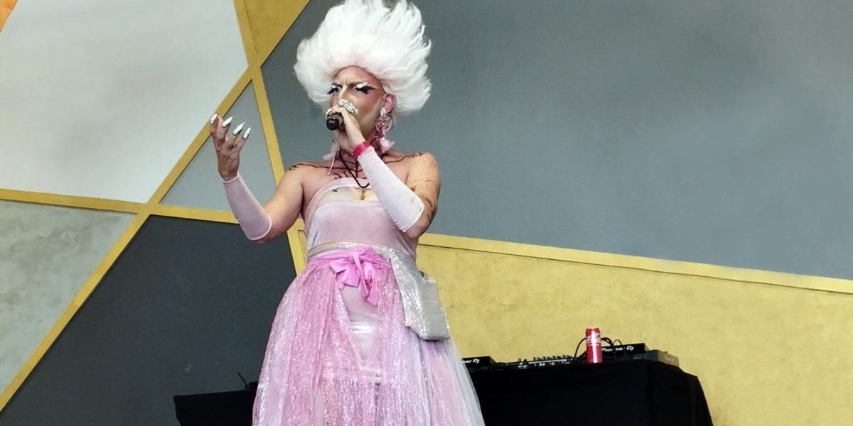 Beni Mihai, de la corul bisericesc la Drag Queen pop-rock nostalgică