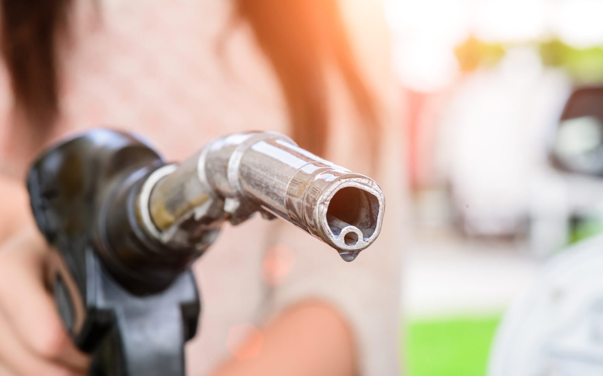 Prețurile la carburanți, în continuă ascensiune: Ce spune Ministrul Energiei Creșterea accelerată a prețurilor la petrol și, implicit, a carburanților, continuă să îngrijoreze românii