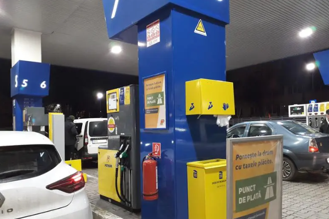 Președintele, Guvernul și companiile din industria petrolieră au convenit asupra unui mecanism de comunicare continuă Luni, reprezentanții Președinției, ai Guvernului și ai principalelor companii din industria petrolieră și a carburanților s-au întâlnit la Palatul Cotroceni pentru a discuta despre situația în piața de carburanți din România