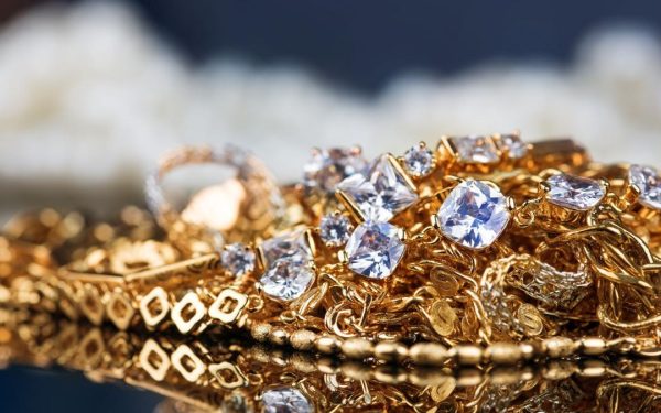 Bijuterii de 250.000 €, dispărute din DIICOT: Proprietara acuză fals în semnătură