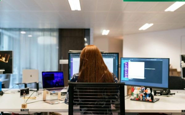 Lucrezi de Paște? Ce drepturi ai și câți bani iei în plus