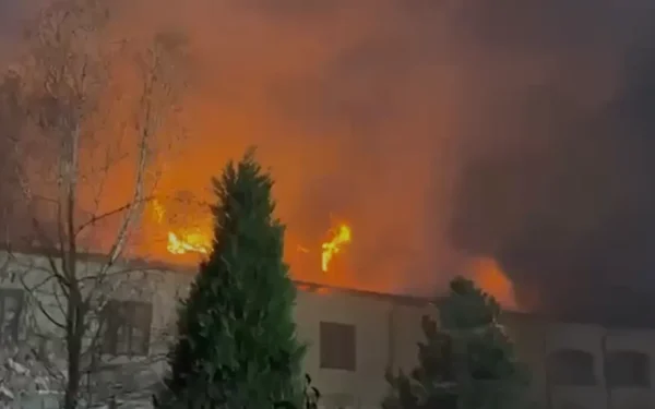 Incendiu devastator la Mănăstirea Bistrița din Vâlcea, de Paști: Intervin 10 autospeciale