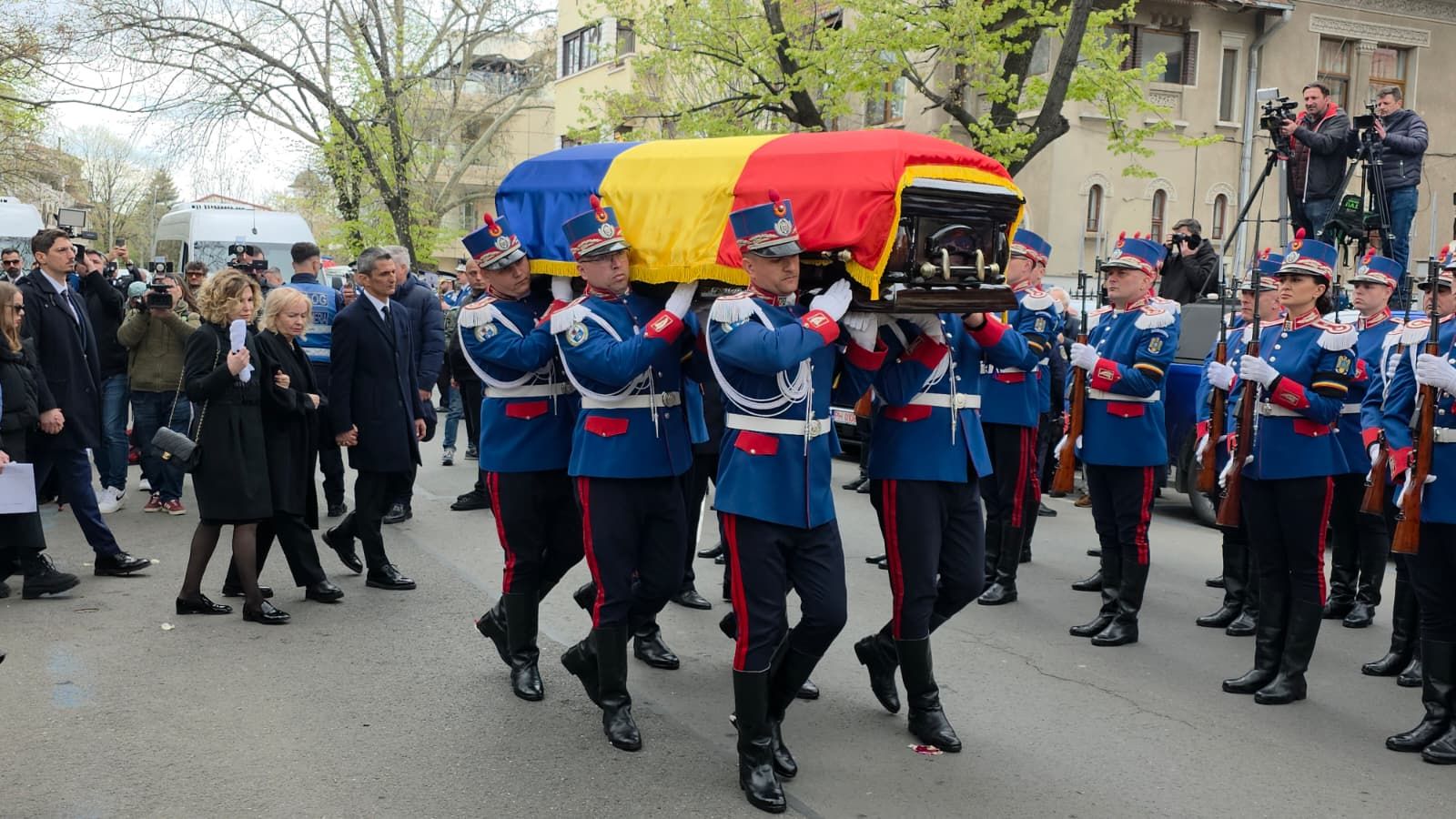 Boala misterioasă îl ține pe SURKIS departe de Lucescu