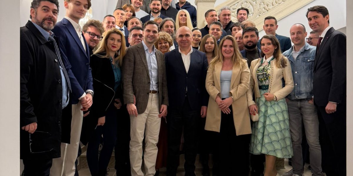 Donald Trump, vizită-surpriză: A aterizat la București, fără anunț