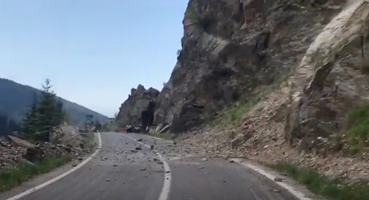 Atenție, pericol în Cheile Bicazului: risc de căderi de pietre