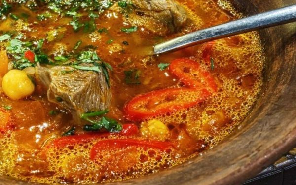 Cine NU are voie la mielul de Paște: Avertismentul medicilor din România