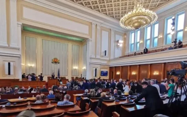 Radev, pe val după alegeri în Bulgaria: Sondajele indică victoria lui