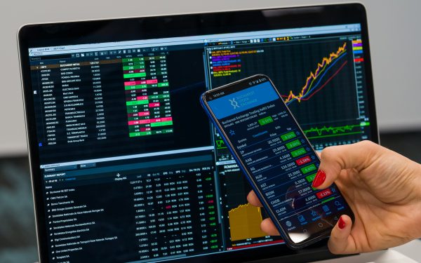 Bursă în șoc politic: Instabilitatea frânează afacerile din România