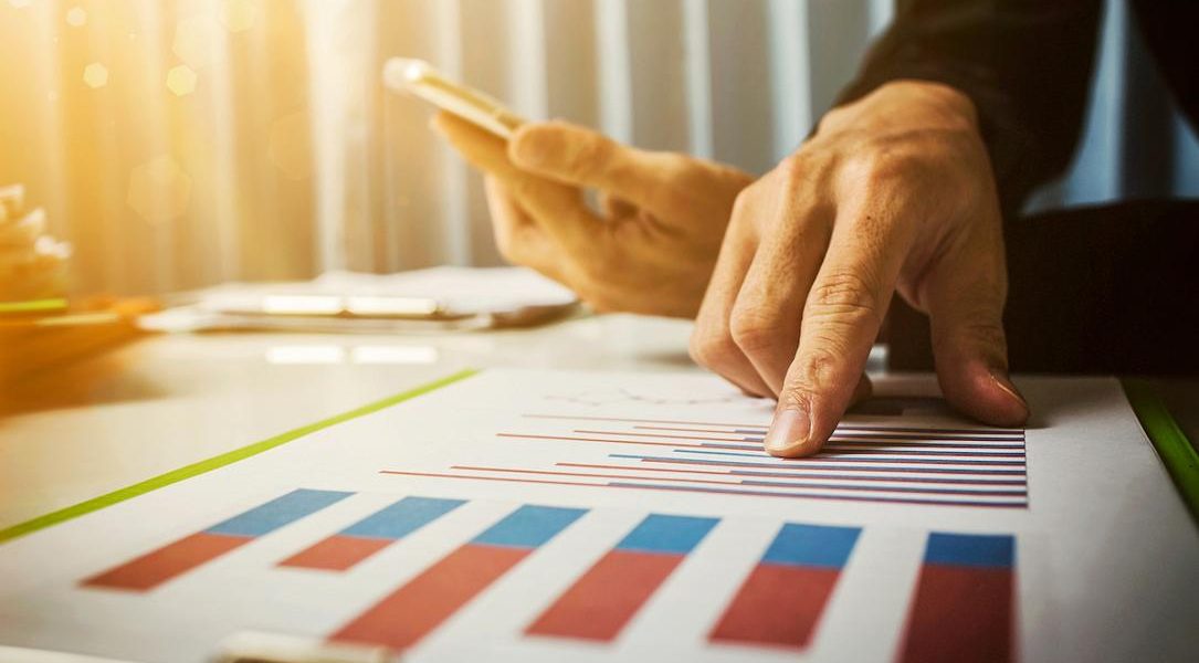 Industria din România, în continuare în contracție, chiar și după martie