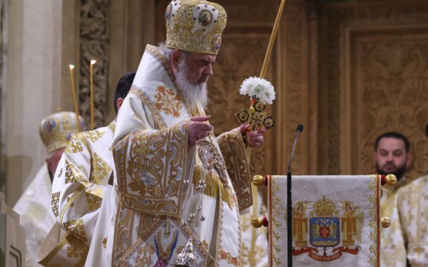 Începe Liturghia de Înviere 2026: Ora și unde să iei Lumina Sfântă