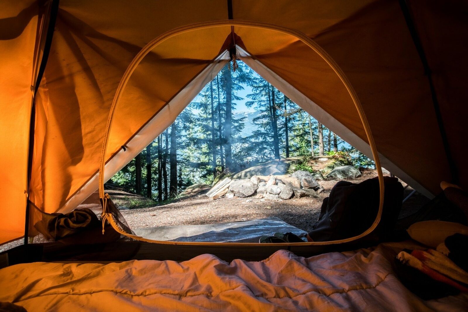 Campingul, secretul unui somn odihnitor: Cum să dormi ca un bebeluș