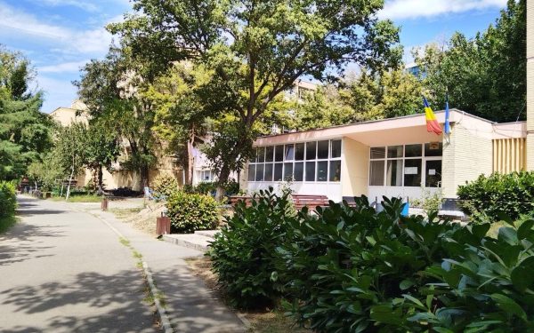 Paștele studențesc: De la „cutia de chibrituri” la papucii de musafir