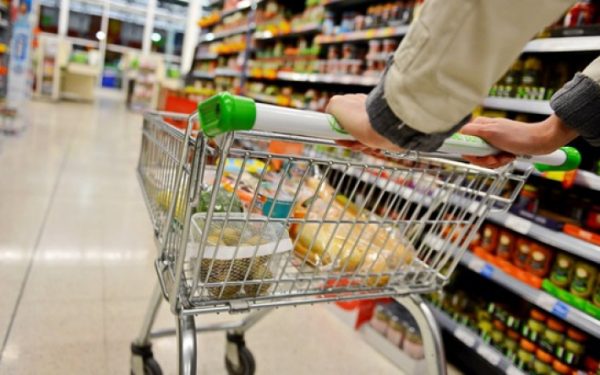 Capcana PREȚULUI: Cum te manipulează magazinele cu cifra 9 să cumperi mai mult