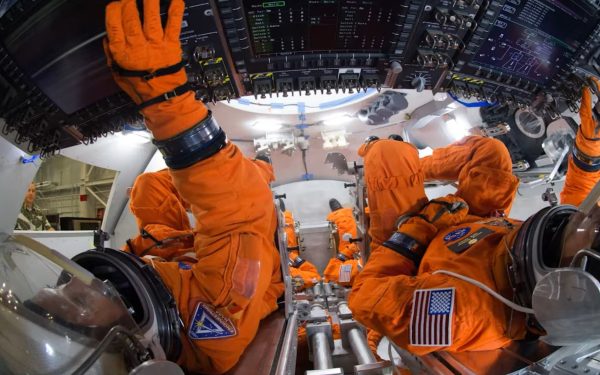 Capsula spațială se întoarce pe Pământ: Momentul critic