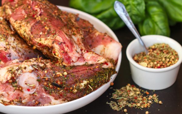 Cum scapi de mirosul de miel? Trucuri simple, gust desăvârșit pentru Paște!