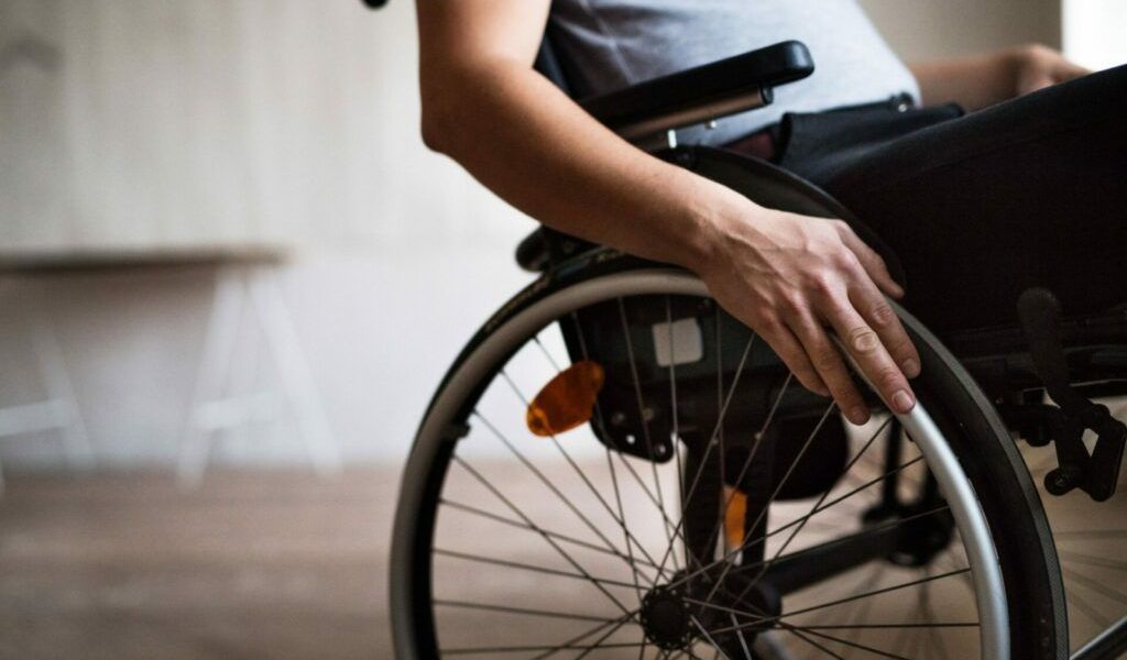 Un drept vital pentru persoanele cu handicap, ignorat crunt. Ce au decis autoritățile