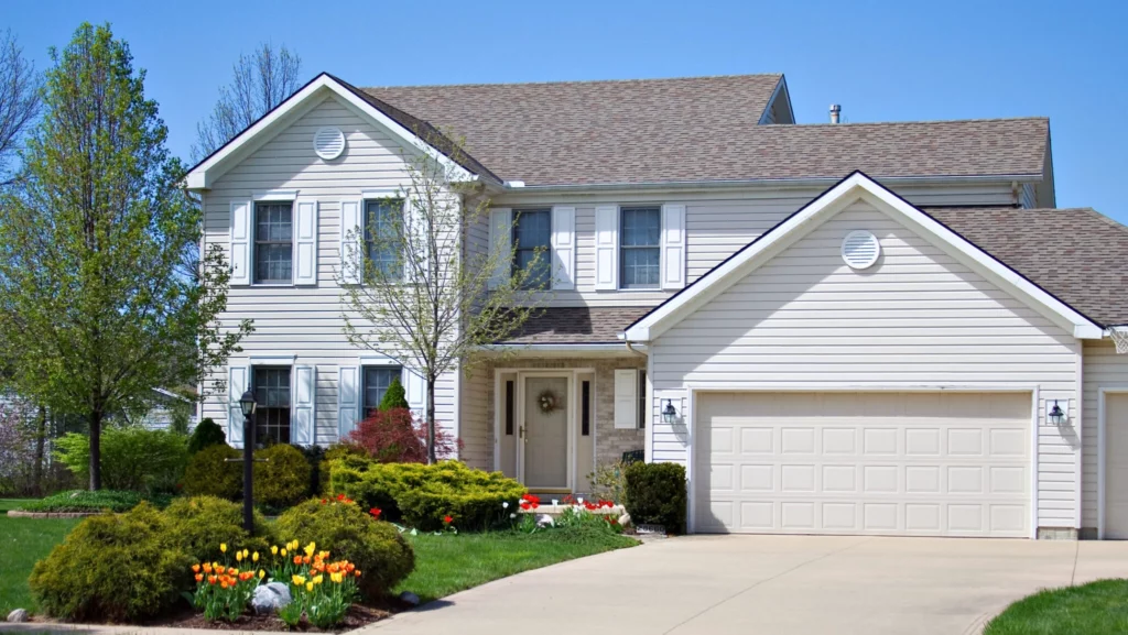 Amenzi GRELE pentru românii cu curți: Primăriile au pornit controale!