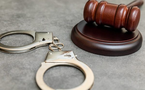 Nouă români și o femeie au păcălit Poliția din Austria: 160.000 de euro furați!