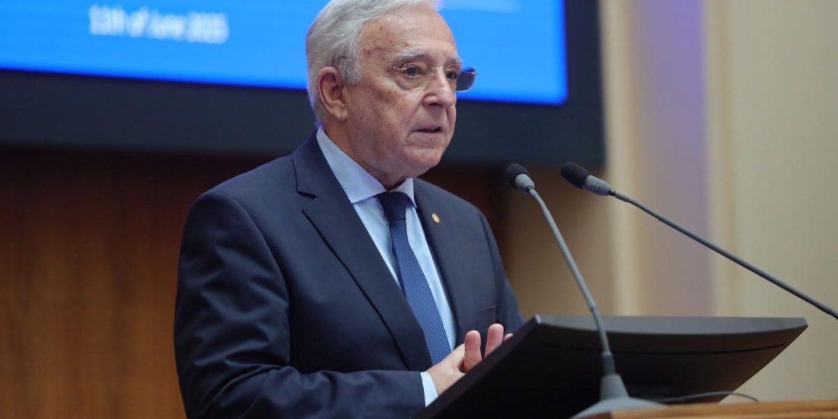 Mugur Isărescu, secretul salariului. Câți bani ia lunar Guvernatorul BNR și șefii săi?