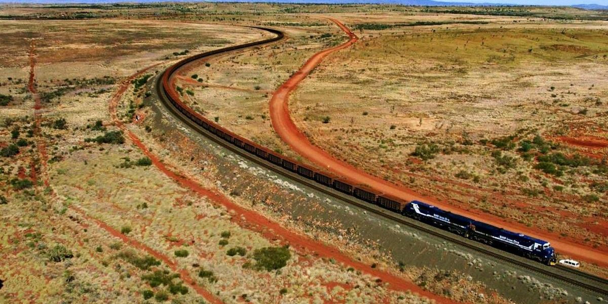 Record Mondial: Un Tren Urias, Cu 682 Vagoane, Străbate Peste 7 Kilometri