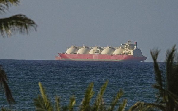 Iranul blochează STRÂMTOAREA Ormuz, dar redeschide spațiul aerian parțial