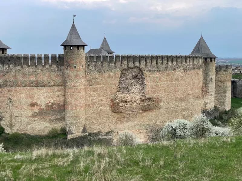 Zid din Cetatea Hotin, simbol Ștefan cel Mare, prăbușit: „Toată lumea e în viață”