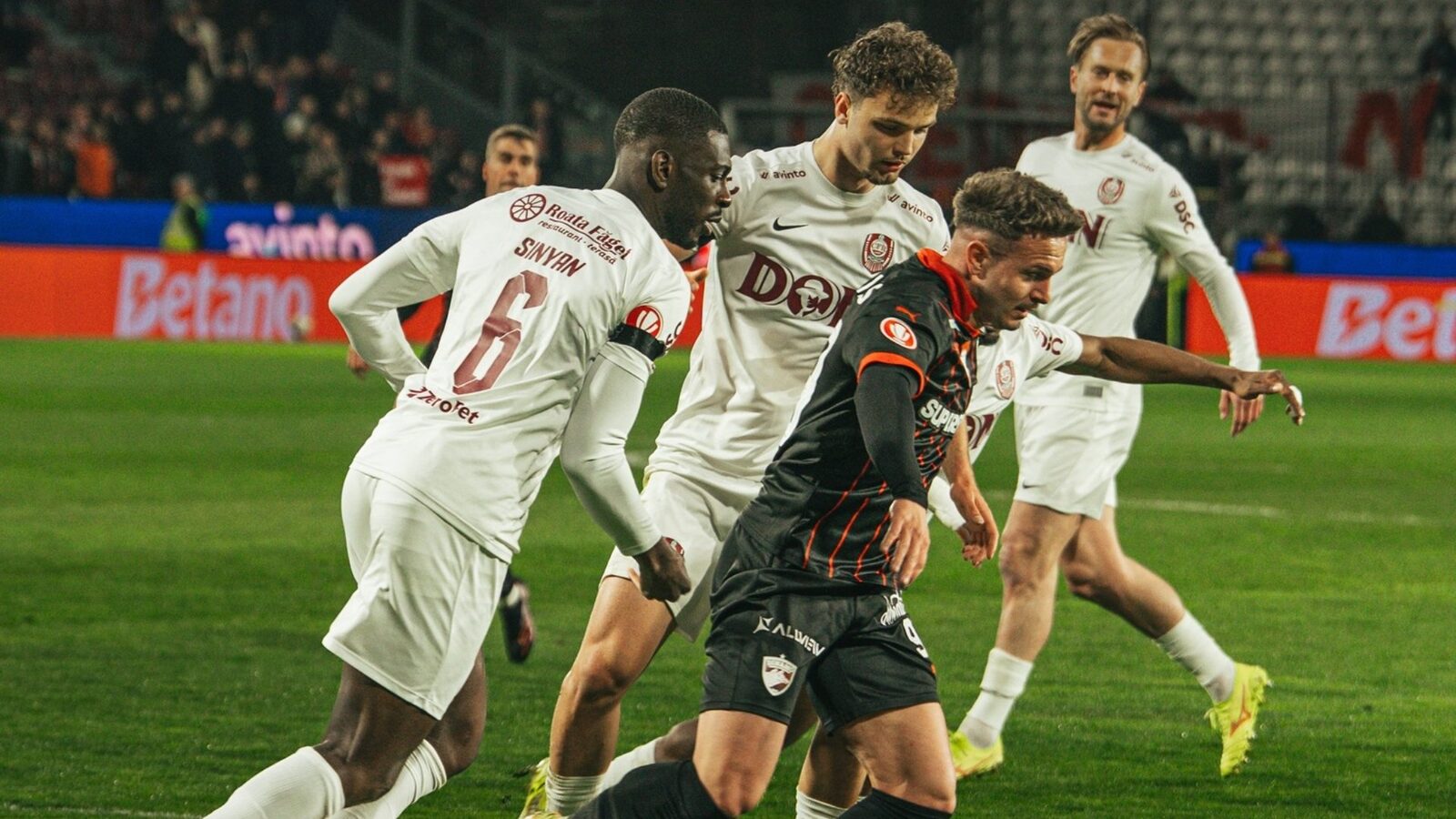 CFR Cluj – Dinamo, spectacol în SuperLiga: Huja, erou pe linia porții!
