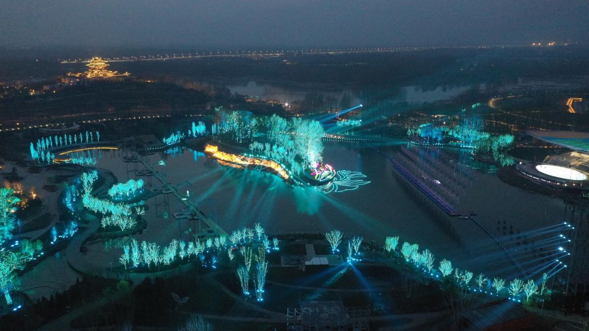 O echipă de oameni de știință chinezi a reușit să creeze plante care pot străluci natural în întuneric, după ce au combinat ADN provenit din licurici și ciuperci luminescente