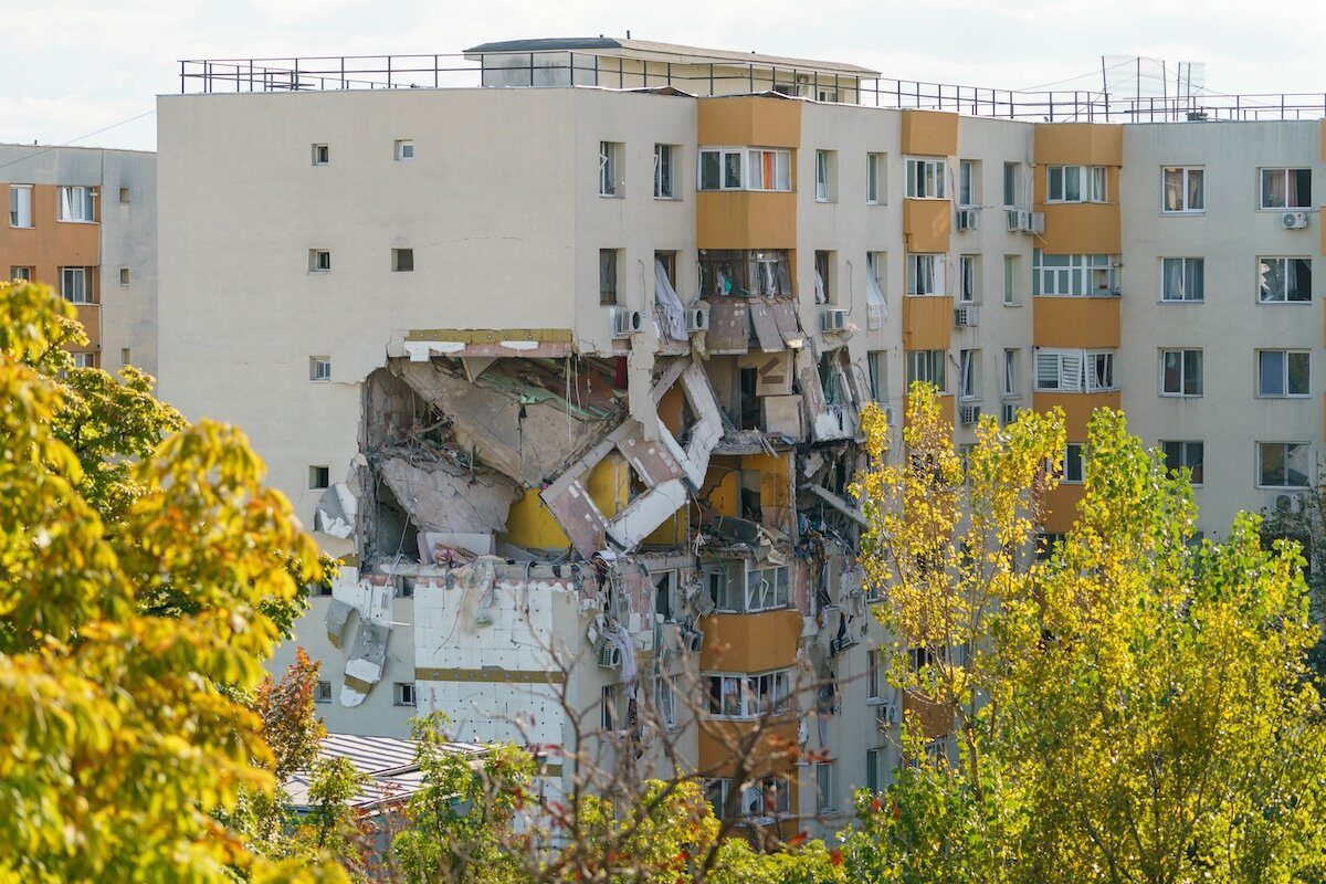 Blocul din Rahova: Dramă după explozie. Bucureștenii așteaptă actele după 6 luni
