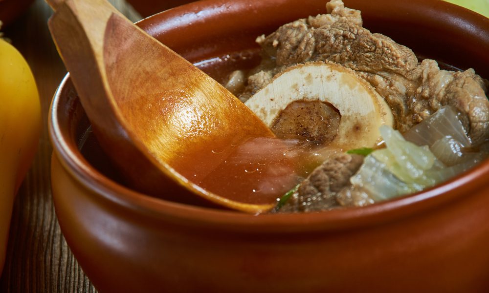 Ciorbă de căpățână de miel ca-n Ardeal: Rețeta bunicii, secretul gustului autentic!