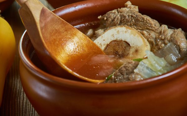 Ciorbă de căpățână de miel ca-n Ardeal: Rețeta bunicii, secretul gustului autentic!