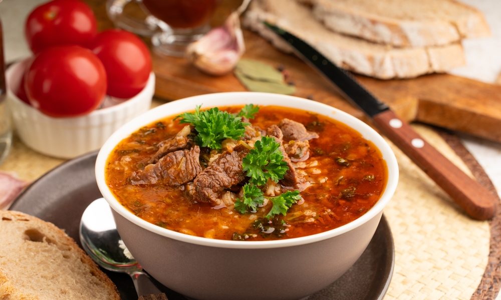 Ciorbă de miel ca la bunici: Rețeta tradițională pentru un gust desăvârșit