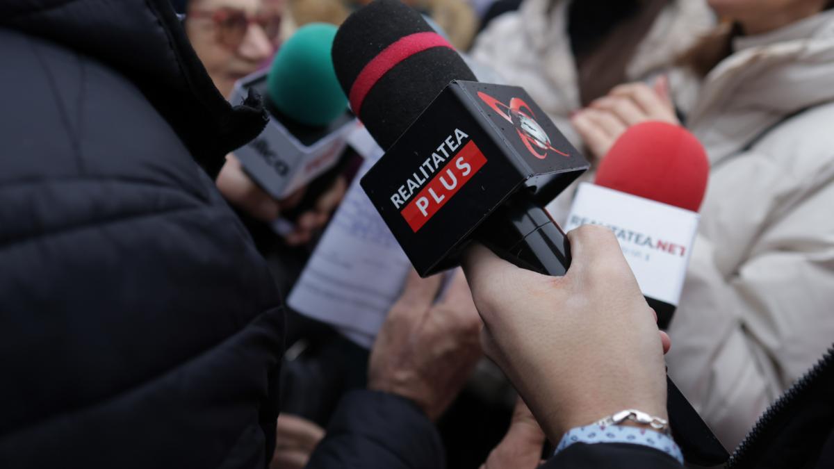 CNA menține decizia de retragere a licenței pentru Realitatea Plus Consiliul Național al Audiovizualului (CNA) a respins solicitarea postului Realitatea Plus de a rediscuta plângerea depusă împotriva deciziei de retragere a licenței