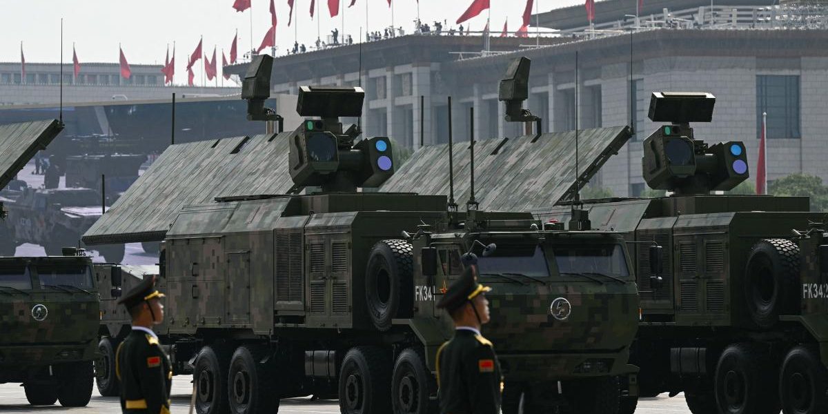 Criza la Casa Albă: China, pe urmele Rusiei, cu arme pentru Iran