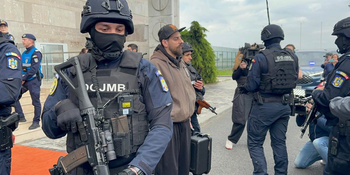 Coiful de la Coțofenești și brățările dacice, acasă: Tezaurul a revenit în România