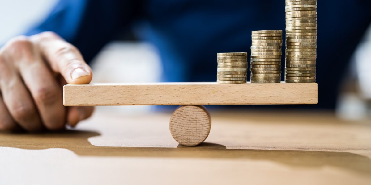 Inflația, coșmarul economiei: Firmele înghit pierderi, românii strâng cureaua