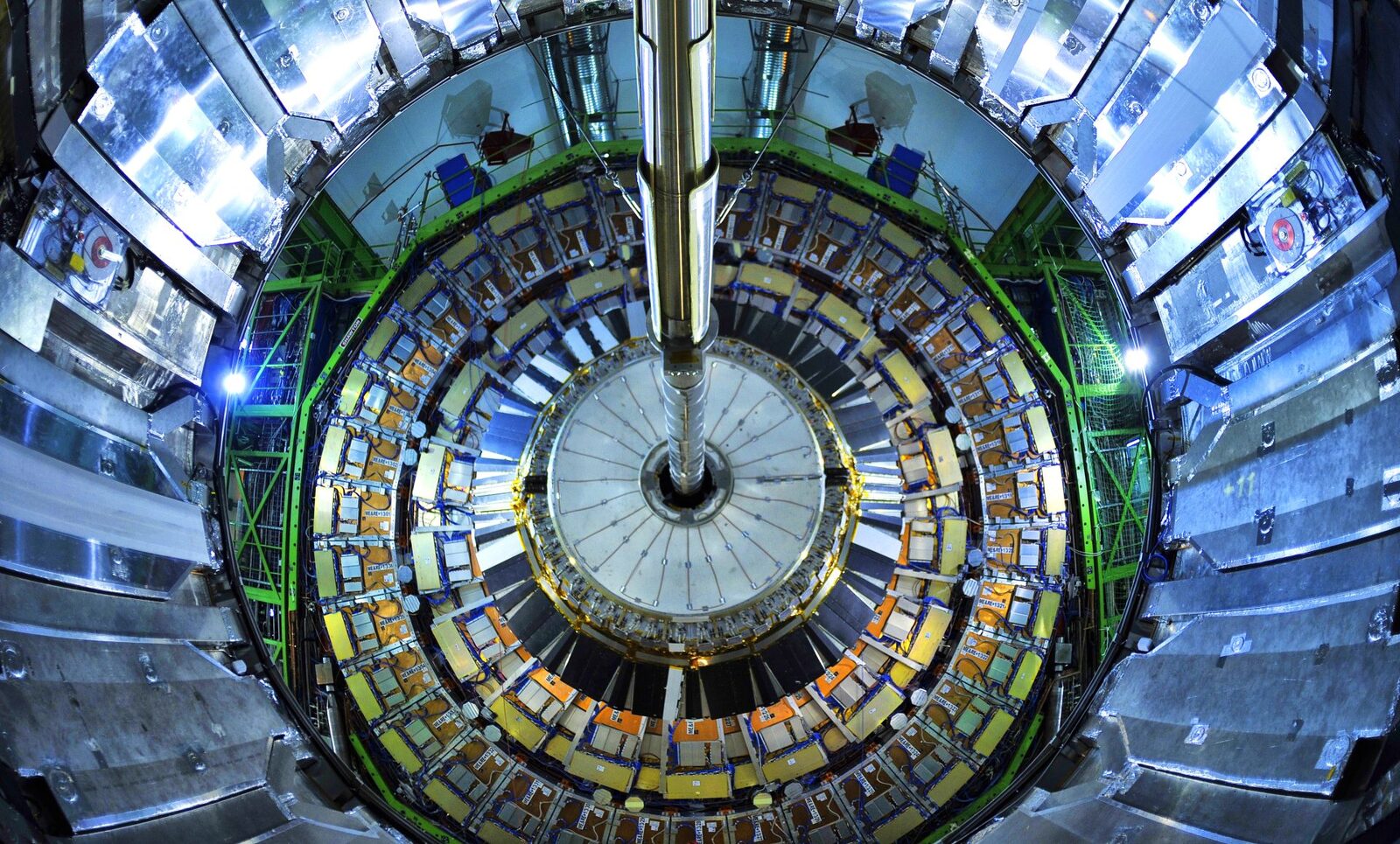 Acceleratorul de particule dezvăluie misterul materiei primordiale de după Big Bang