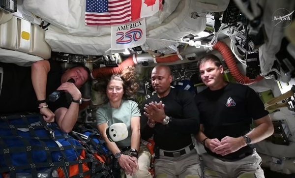 Echipajul Artemis II, emoționat după zborul lunar: Pământul, o barcă salvatoare