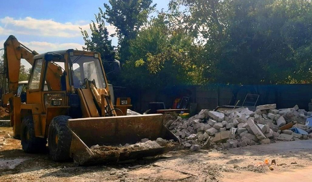 Demolare masivă: 55 de construcții ilegale, radiate de autorități luna trecută