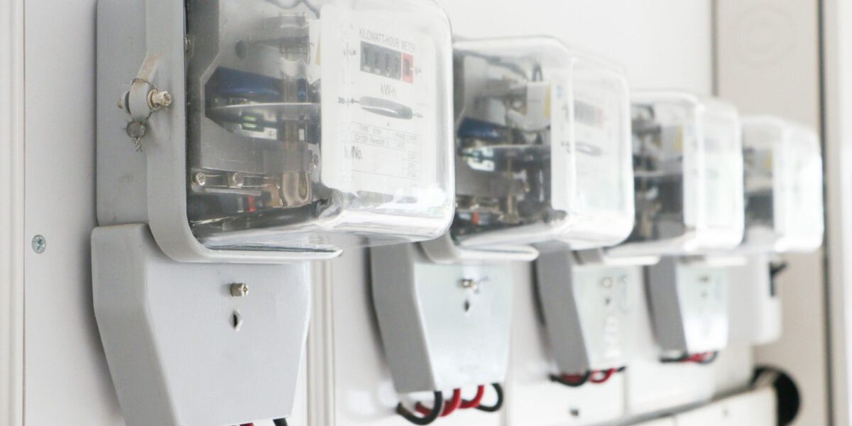 Preț ȘOC la energia electrică: Sub 1 leu/kWh la PPC, dar cine se califică?