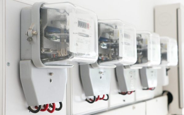 Preț ȘOC la energia electrică: Sub 1 leu/kWh la PPC, dar cine se califică?