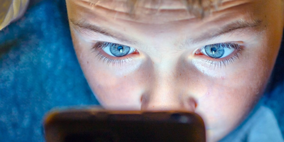 Copiilor AI, părinții, depășiți: Noul ZID digital în familie!